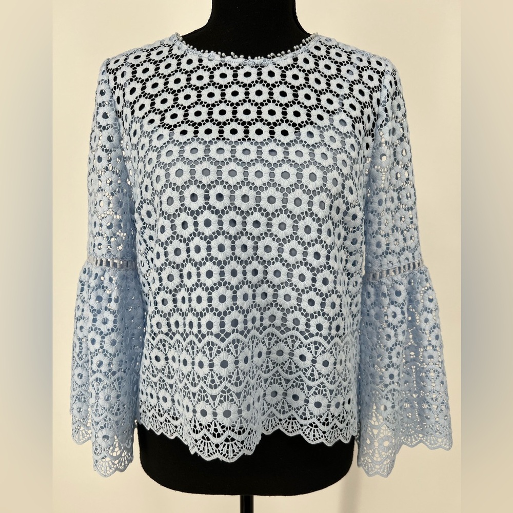 J. CREW DAISY CHAIN LACE BABY BLUE BELL‎ SLEEVE BLOUSE W/BACK ZIP, POLISHED LACE